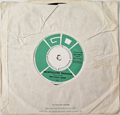 Lot 36 - OUR PLASTIC DREAM - A LITTLE BIT OF SHAGRILA 7" (UK PSYCH - GO RECORDS - AJ 11411)