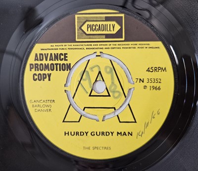 Lot 228 - THE SPECTRES - HURDY GURDY MAN 7" (UK PICCADILLY DEMO - 7N 35352)