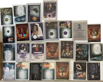 Lot 60 - PIECEWORKS COLLECTABLE PROP CARDS BY INKWORKS - LOTR FRAMED DISPLAY.