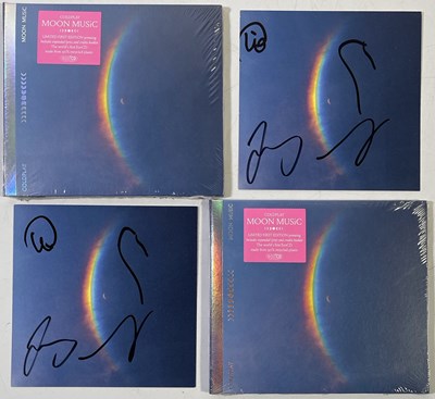 Lot 282 - COLDPLAY - TWO SIGNED 'MOON MUSIC' INSERT CARDS.