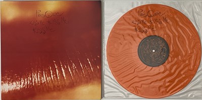 Lot 252 - THE CURE - KISS ME KISS ME KISS ME LP (FIXH/FIXHA 13 - WITH BONUS ORANGE 12")