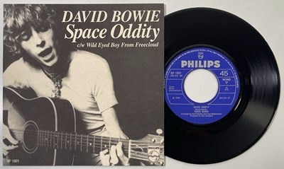 Lot 24 - DAVID BOWIE - SPACE ODDITY 7" (ORIGINAL UK UNISSUED PICTURE SLEEVE COPY - PHILIPS BF 1801)