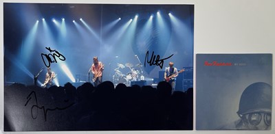 Lot 507 - FOO FIGHTERS - SIGNED ITEMS INC FULLY SIGNED CD.