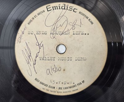 Lot 82 - STATUS QUO - SO ENDS ANOTHER LIFE 7" (ORIGINAL UK EMIDISC ACETATE RECORDING - ALAN LANCASTER/FRANCIS ROSSI SIGNED))
