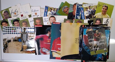 Lot 430 - MANCHESTER UNITED - LARGE COLLECTION OF SIGNED PLAYER CARDS INC MULTIPLE DAVID BECKHAM.