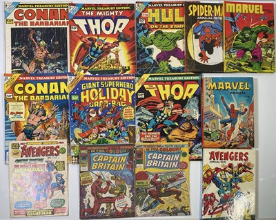 Lot 117 - COLLECTABLE MARVEL COMICS INC CAPTAIN BRITAIN WITH GIFTS / MARVEL TREASURY.