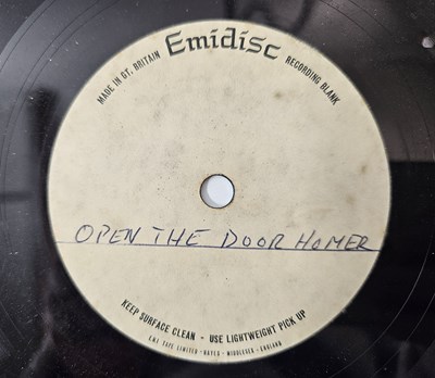 Lot 102 - BOB DYLAN / THE BAND - OPEN THE DOOR HOMER 7" (ORIGINAL UK EMDISC RECORDING)