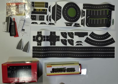 Lot 94 - HORNBY - 00 GAUGE HARVESTER 2573 IN BOX.