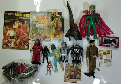 Lot 96 - COLLECTABLE CORGI AND DINKY MODELS.