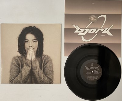 Lot 213 - BJORK - DEBUT LP (TPLP31 - UK ORIGINAL PRESSING - INC BOOKLET)