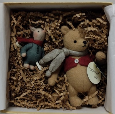 Lot 26 - R. JOHN WRIGHT WINTERTIME POOH AND PIGLET ARTIST'S PRESS LIMITED EDITION FELT DOLL