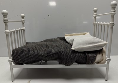 Lot 39 - R. JOHN WRIGHT LIMITED EDITION BEAR'S BED