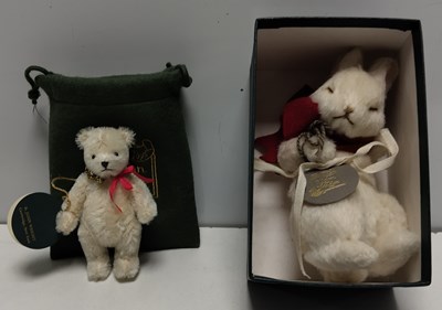 Lot 40 - R. JOHN WRIGHT SNOWBELL AND CHRISTMAS DREAMS LIMITED EDITION DOLLS