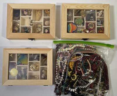 Lot 14 - JEWELLERY - NECKLACES, BROOCHES AND EARRINGS inc MULBERRY