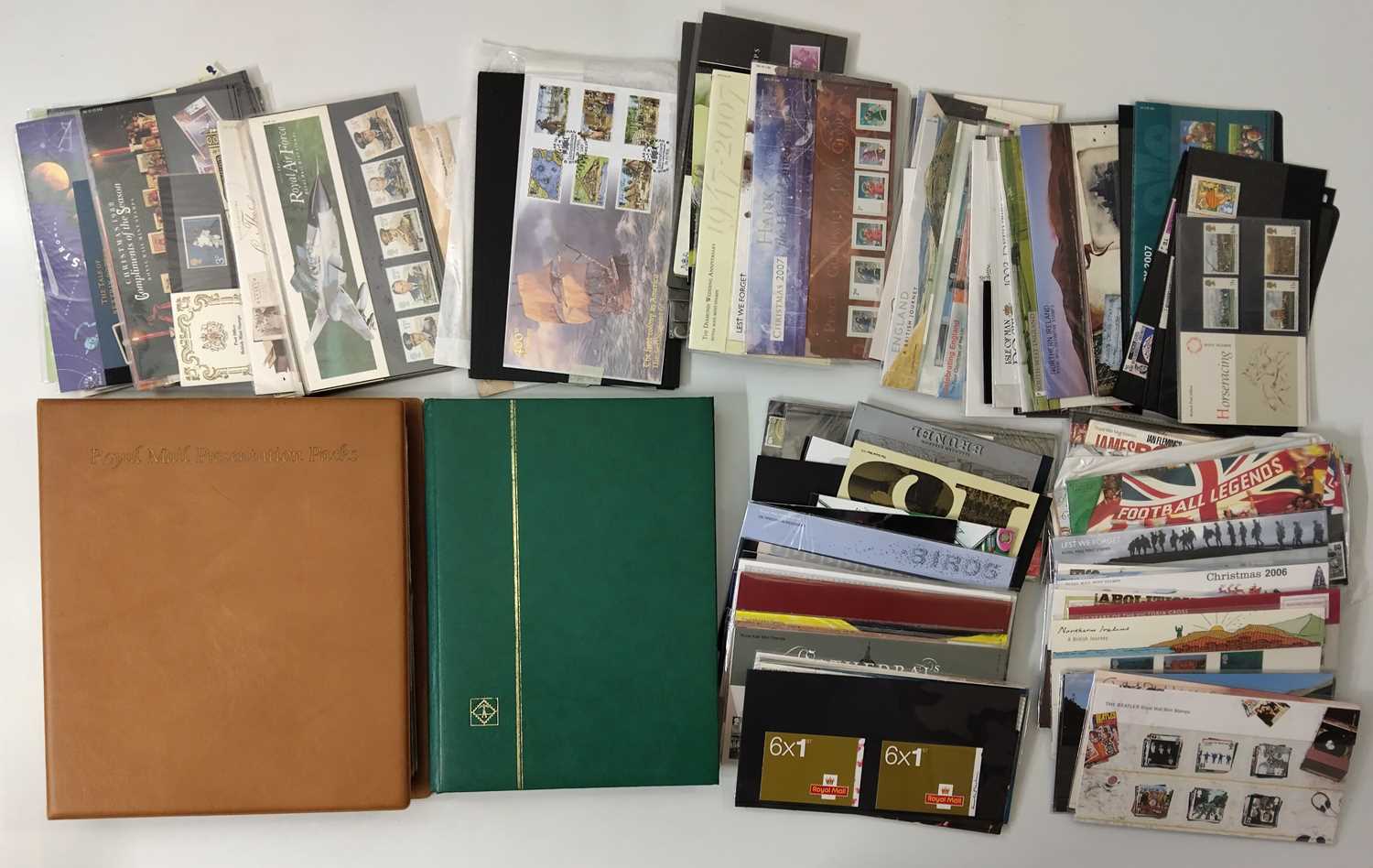 Unfranked Lot 73 - PRESENTATION PACKS AND UNFRANKED STAMPS