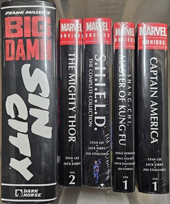 Lot 143 - COMICS - MARVEL OMNIBUS / SIN CITY DARK HORSE.