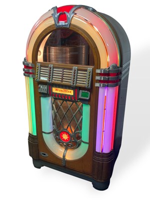 Lot 378 - ICONIC 1940s WURLITZER 1015 'BUBBLER' JUKEBOX