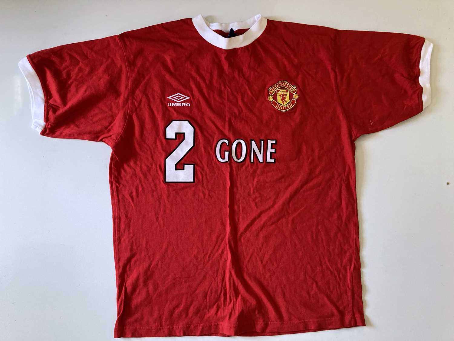 Lot 175 - MANCHESTER UNITED MEMORABILIA - INC T-SHIRTS.