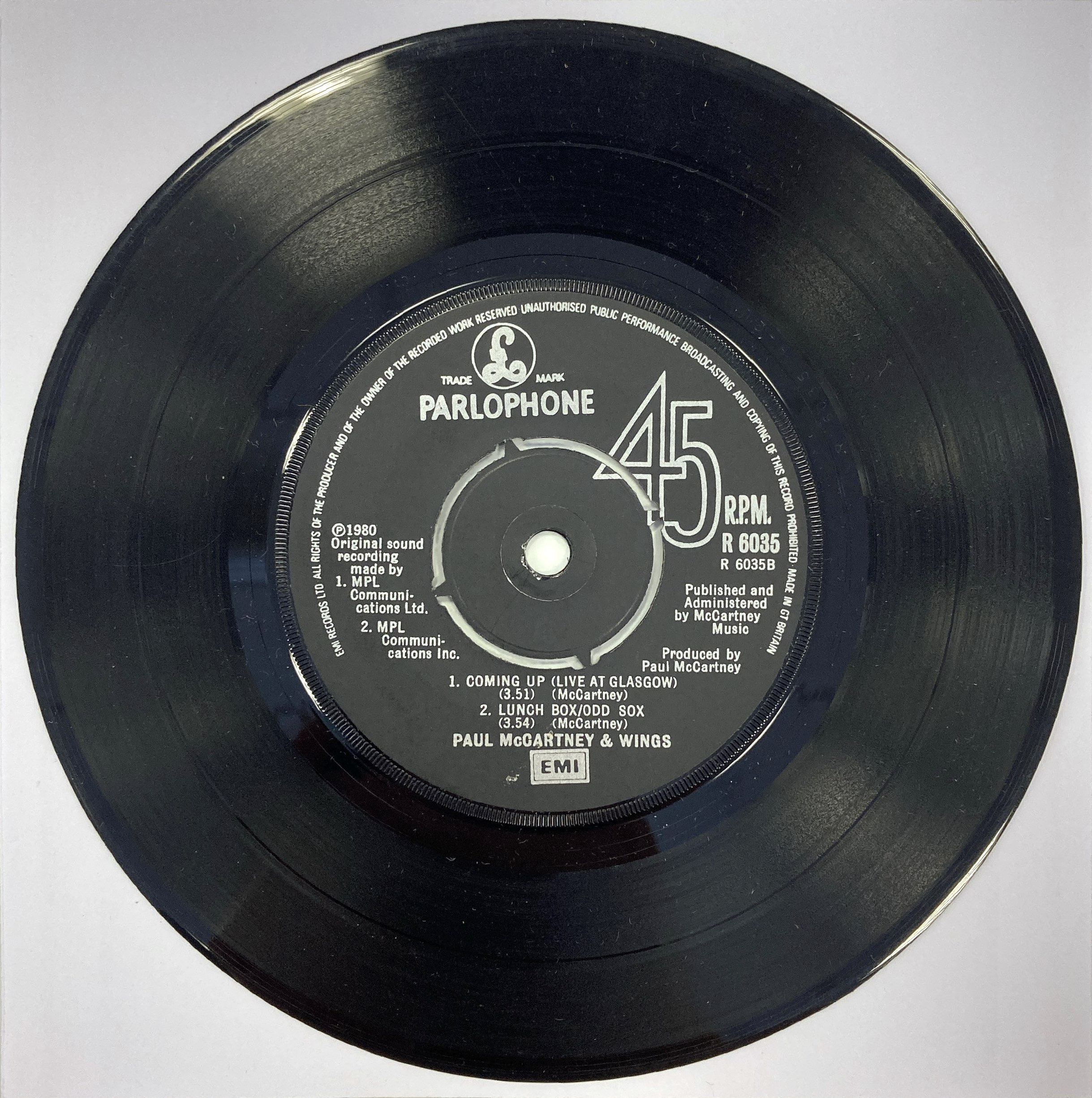 Lot 463 - PAUL MCCARTNEY AND LINDA MCCARTNEY SIGNED 7