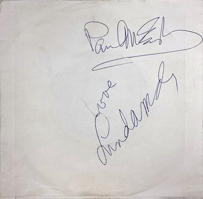 Lot 463 - PAUL MCCARTNEY AND LINDA MCCARTNEY SIGNED 7" SLEEVE.