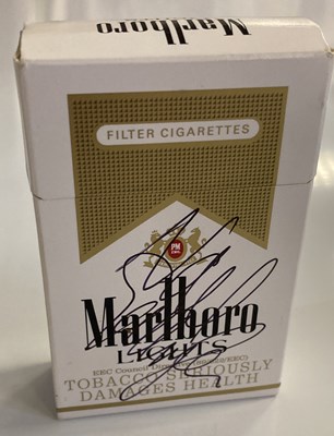 Lot 409 - CIGARETTE PACKET SIGNED BY NOEL GALLAGHER