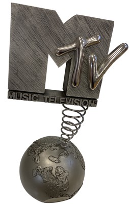 Lot 558 - RED HOT CHILI PEPPERS CHAD SMITH SIGNED MTV EUROPE AWARD