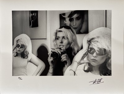 Lot 410 - DEBBIE HARRY / BLONDIE MARTYN GODDARD SIGNED PHOTO PRINT.