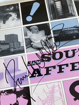 Lot 540 - THE JAM - SOUND AFFECTS SIGNED LP.