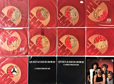 Lot 924 - QUEEN - 7" COLLECTION