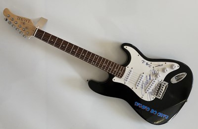 Lot 374 - BUDDY MILES / BILLY COX SIGNED STRATOCASTER.