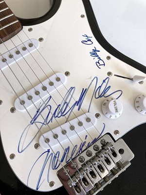 Lot 374 - BUDDY MILES / BILLY COX SIGNED STRATOCASTER.